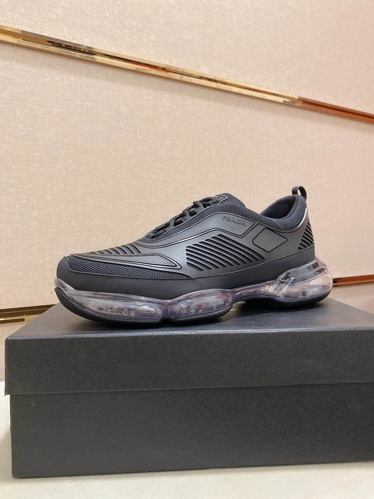 Factory price: 640💰 ✔️✔️✔️High-quality new PRADA counters are launched simultaneously. The new men's shoes and 😘fabric are made of high-tech glue-spraying technology. Lining: Full cowhide lining. 👍🏿 High-end ☄️ air-cushion molded anti-slip rubber outsole, exquisite lines, simple and elegant, comfortable and high-end for leisure travel. Code number: 38 to 45